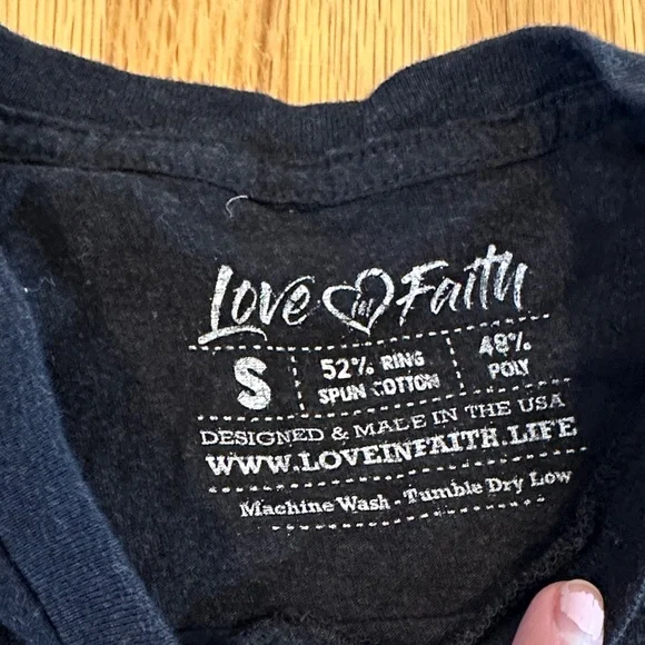 *last chance* Love in Faith | Women’s Black 'Tis the Season Graphic T-Shirt - Picture 2 of 11